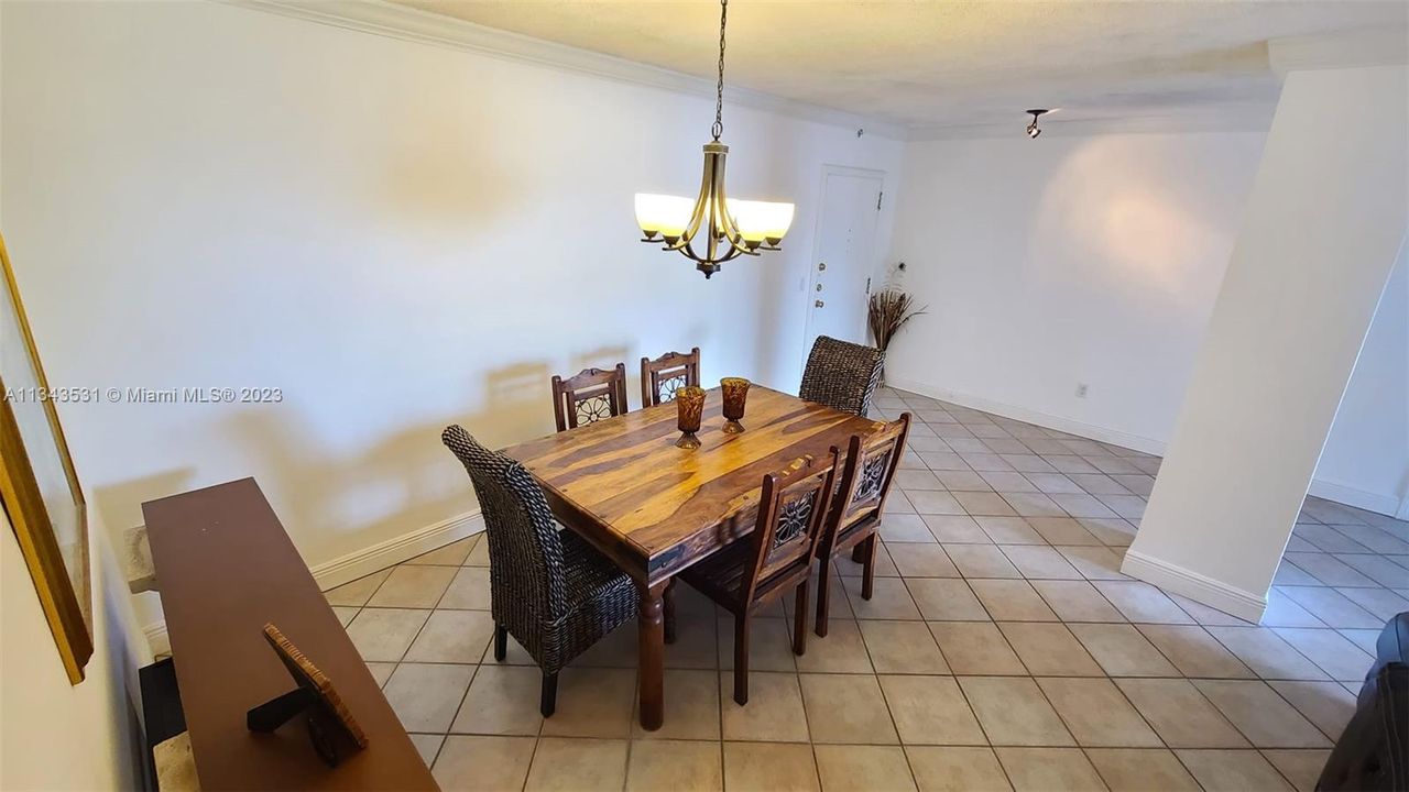 最近售出: $699,000 (2 贝兹, 2 浴室, 1123 平方英尺)