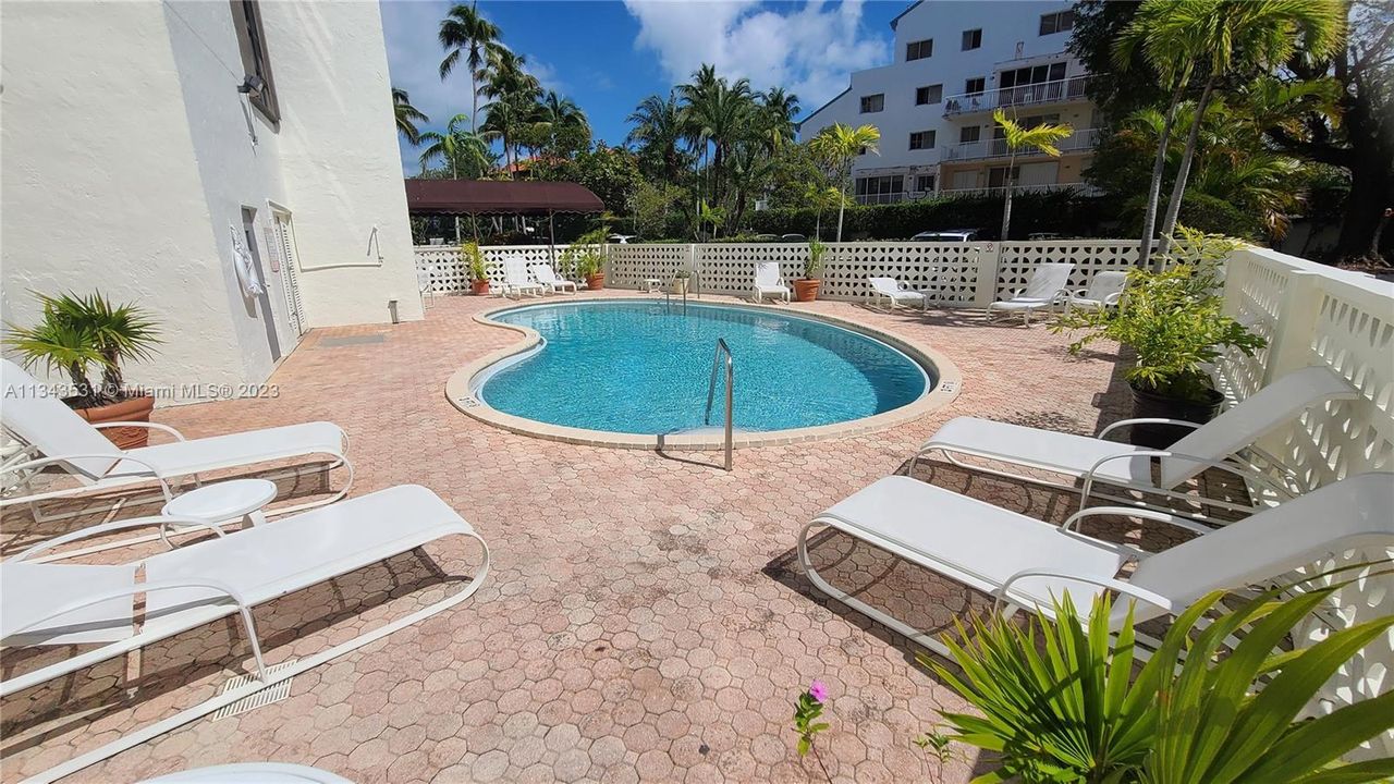 最近售出: $699,000 (2 贝兹, 2 浴室, 1123 平方英尺)