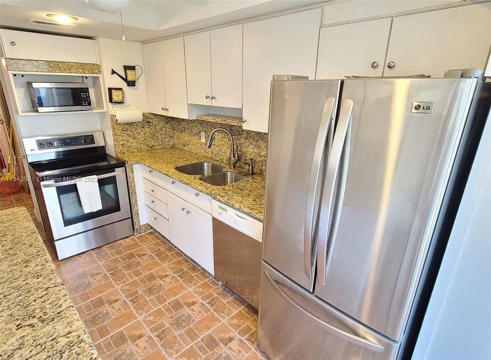 最近售出: $699,000 (2 贝兹, 2 浴室, 1123 平方英尺)