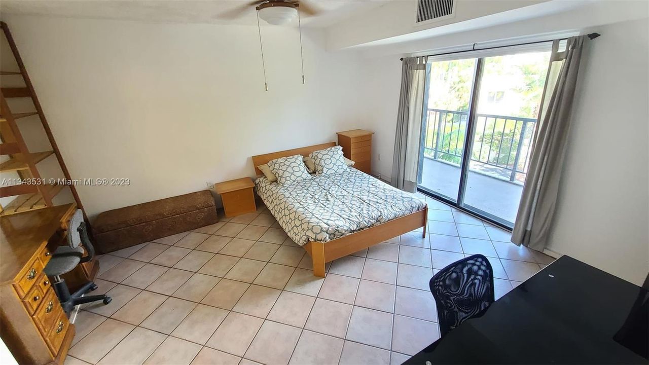 最近售出: $699,000 (2 贝兹, 2 浴室, 1123 平方英尺)