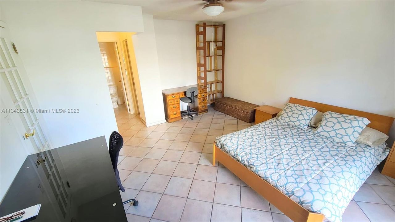 最近售出: $699,000 (2 贝兹, 2 浴室, 1123 平方英尺)