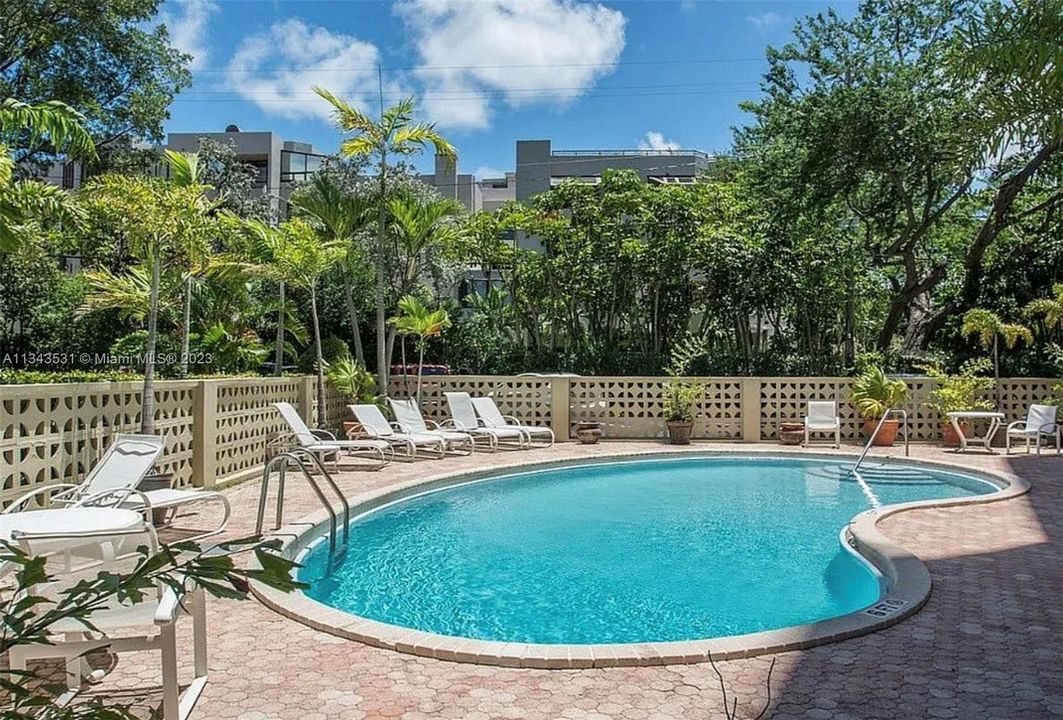 最近售出: $699,000 (2 贝兹, 2 浴室, 1123 平方英尺)