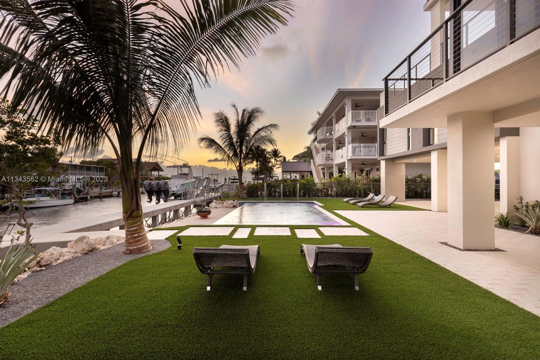 Recently Sold: $5,490,000 (6 beds, 5 baths, 4546 Square Feet)