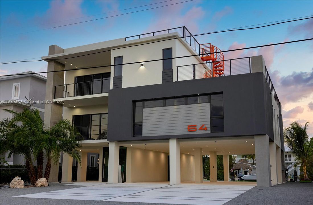 Recently Sold: $5,490,000 (6 beds, 5 baths, 4546 Square Feet)