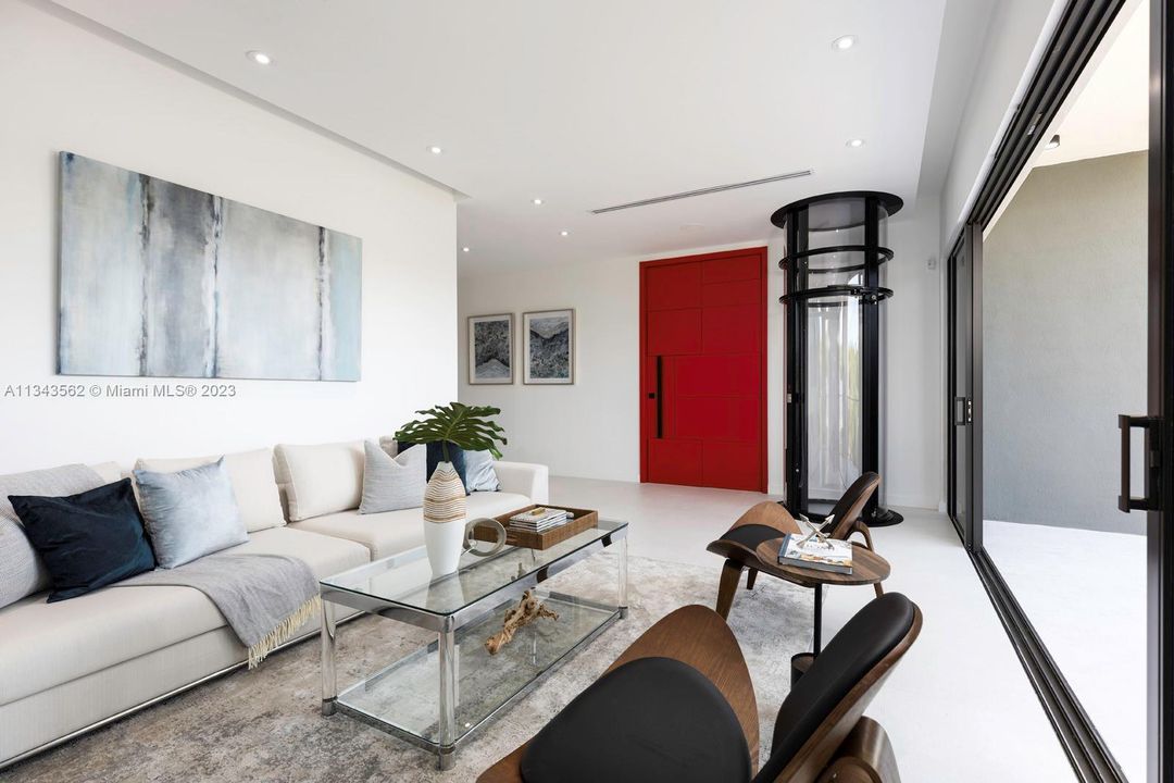 Recently Sold: $5,490,000 (6 beds, 5 baths, 4546 Square Feet)