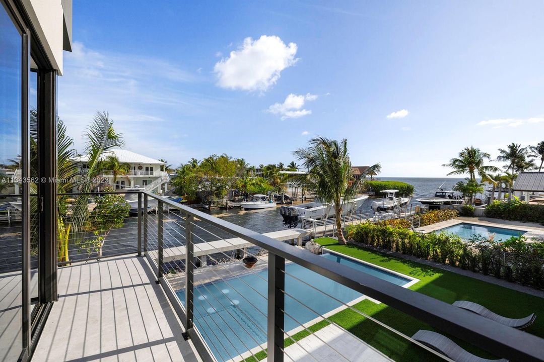 Recently Sold: $5,490,000 (6 beds, 5 baths, 4546 Square Feet)