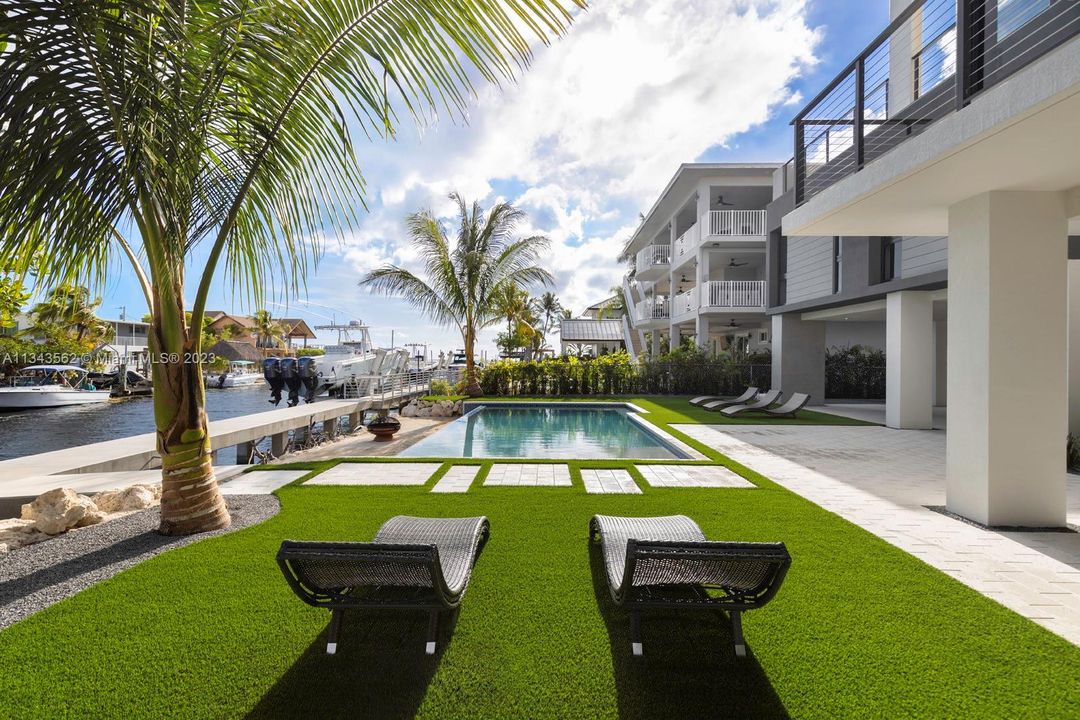 Recently Sold: $5,490,000 (6 beds, 5 baths, 4546 Square Feet)