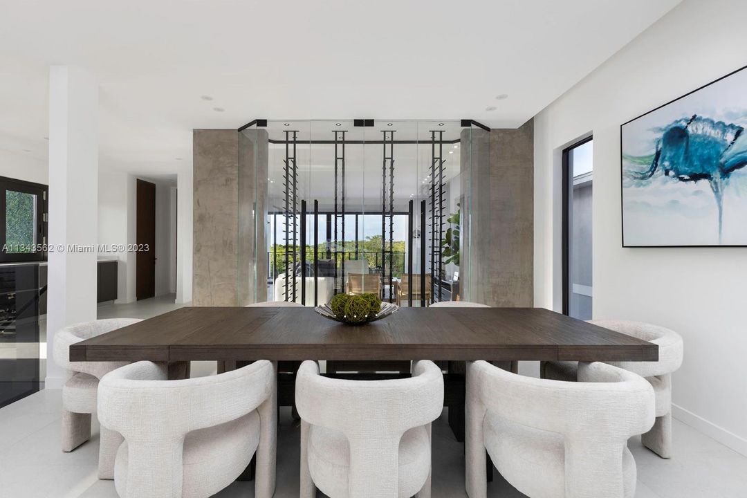 Recently Sold: $5,490,000 (6 beds, 5 baths, 4546 Square Feet)