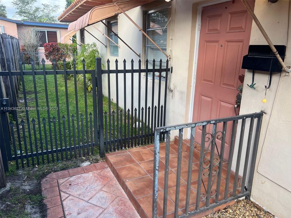 Recently Rented: $2,600 (2 beds, 1 baths, 1745 Square Feet)