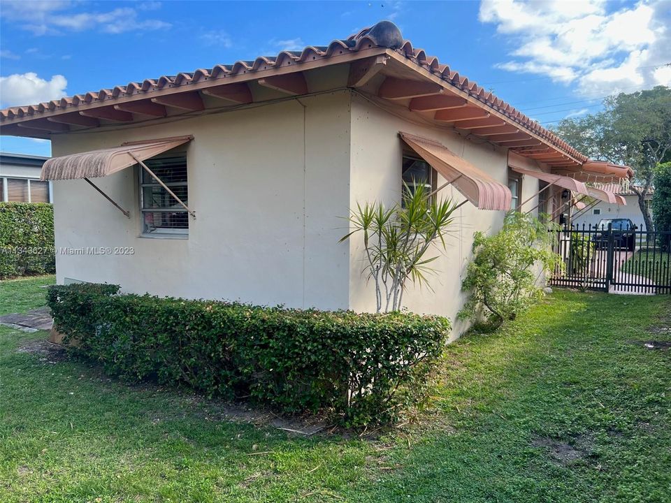 Recently Rented: $2,600 (2 beds, 1 baths, 1745 Square Feet)