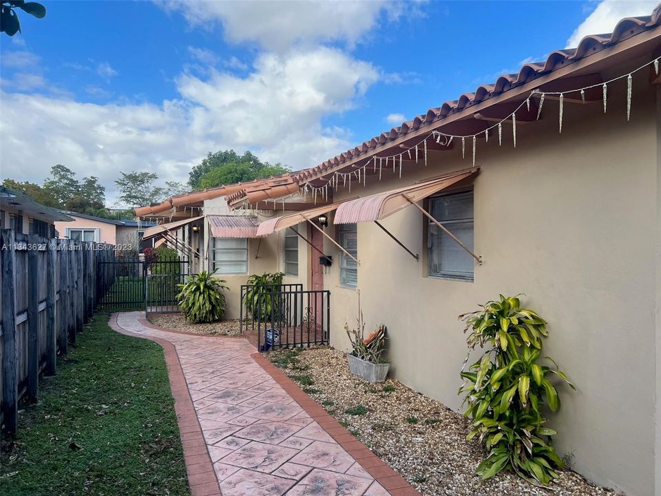 Recently Rented: $2,600 (2 beds, 1 baths, 1745 Square Feet)