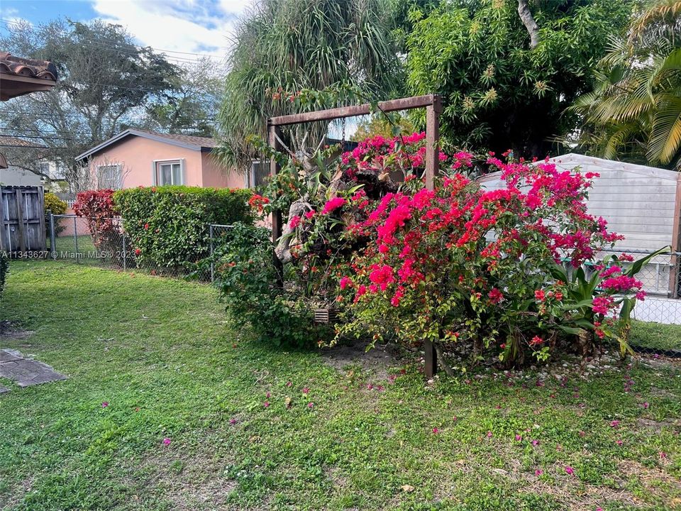 Recently Rented: $2,600 (2 beds, 1 baths, 1745 Square Feet)