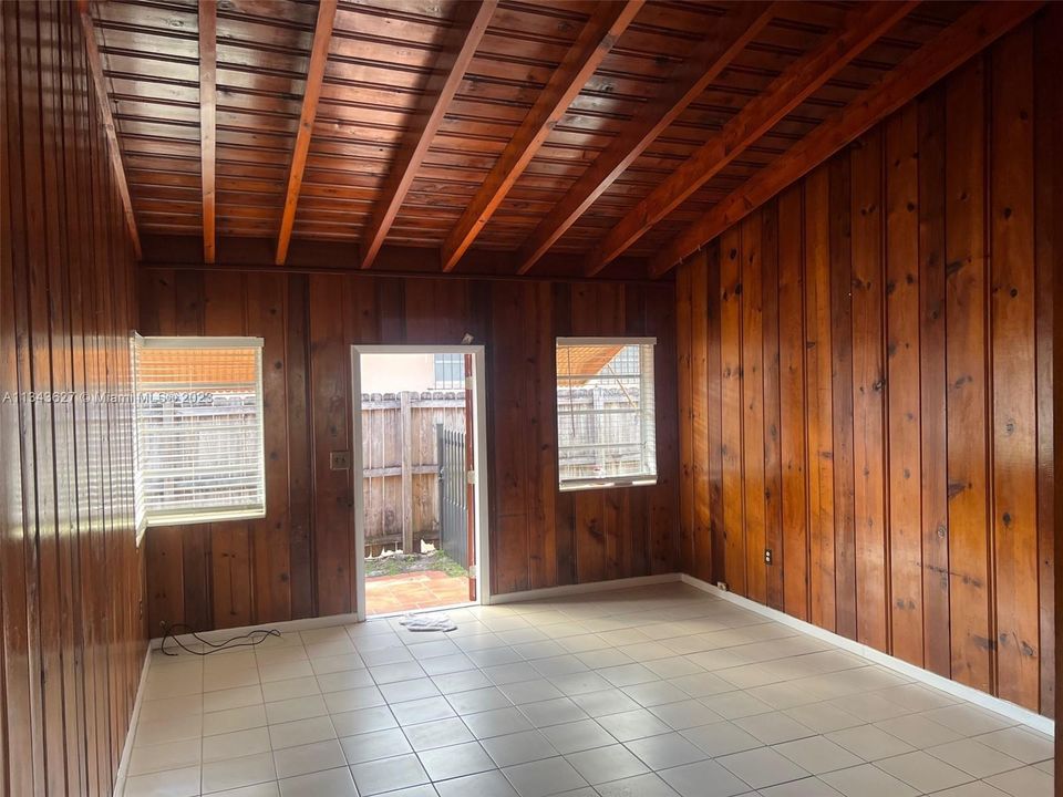 Recently Rented: $2,600 (2 beds, 1 baths, 1745 Square Feet)