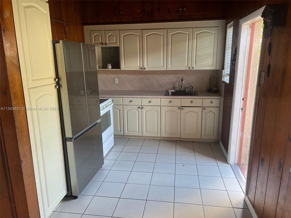 Recently Rented: $2,600 (2 beds, 1 baths, 1745 Square Feet)