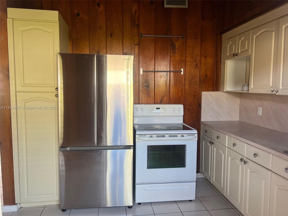 Recently Rented: $2,600 (2 beds, 1 baths, 1745 Square Feet)