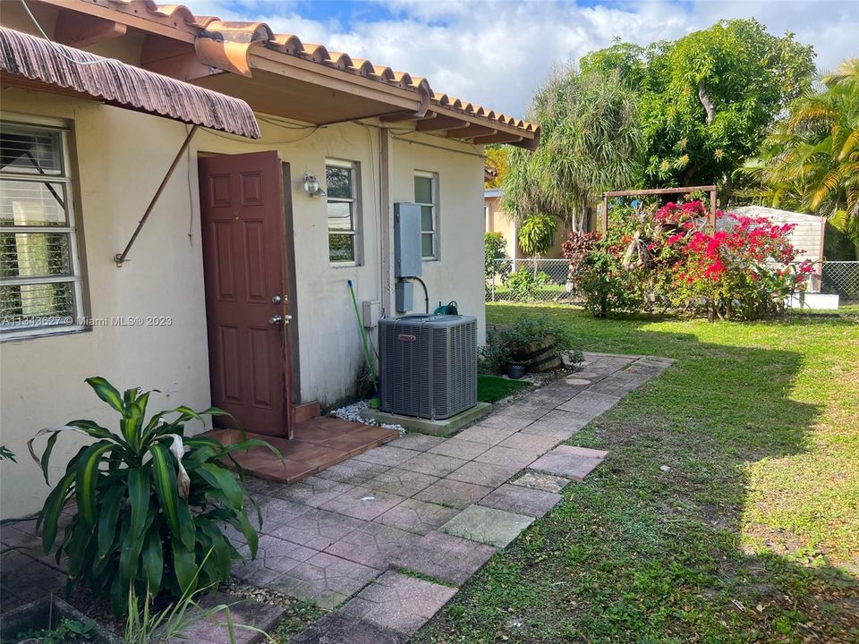 Recently Rented: $2,600 (2 beds, 1 baths, 1745 Square Feet)