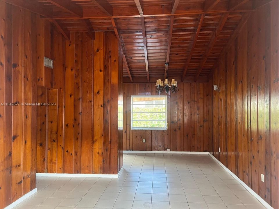 Recently Rented: $2,600 (2 beds, 1 baths, 1745 Square Feet)