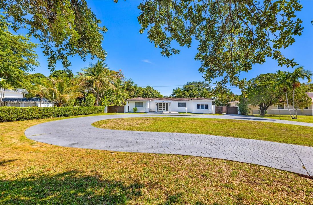 Vendido Recientemente: $1,287,000 (0.48 acres)