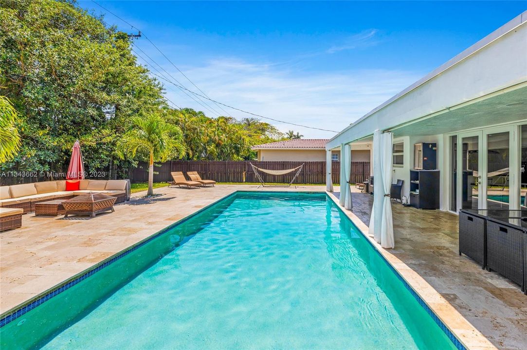 Vendido Recientemente: $1,287,000 (0.48 acres)