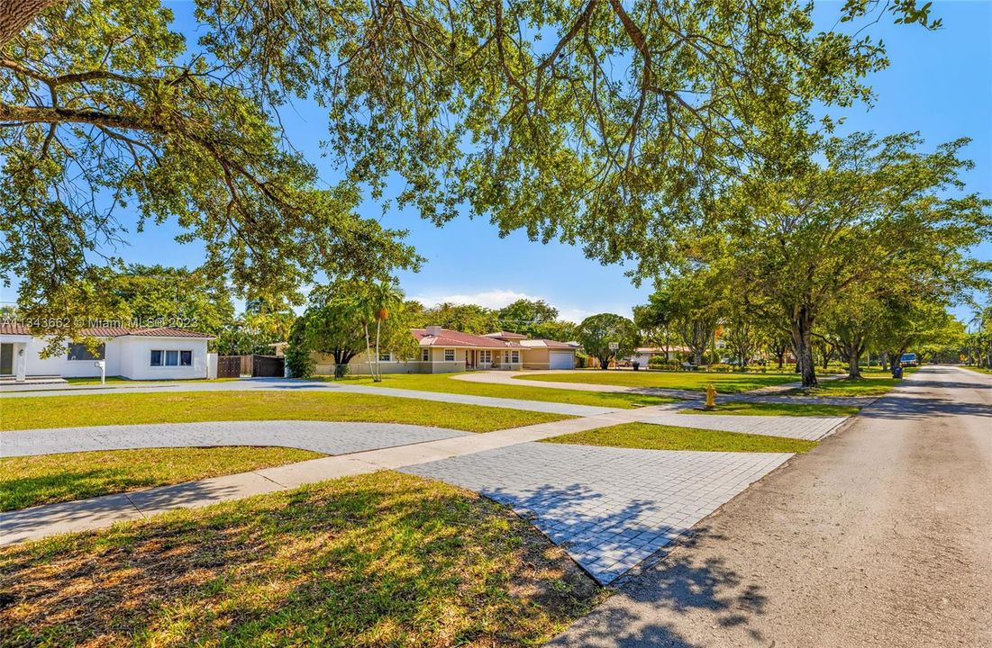 Vendido Recientemente: $1,287,000 (0.48 acres)