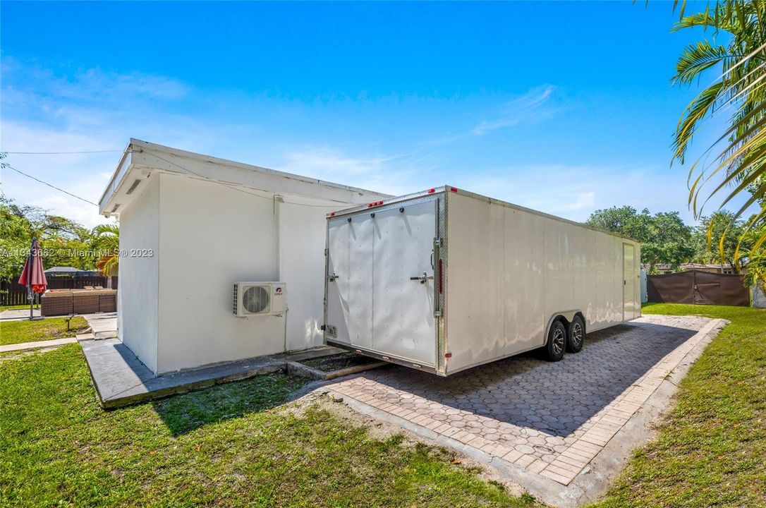 Vendido Recientemente: $1,287,000 (0.48 acres)