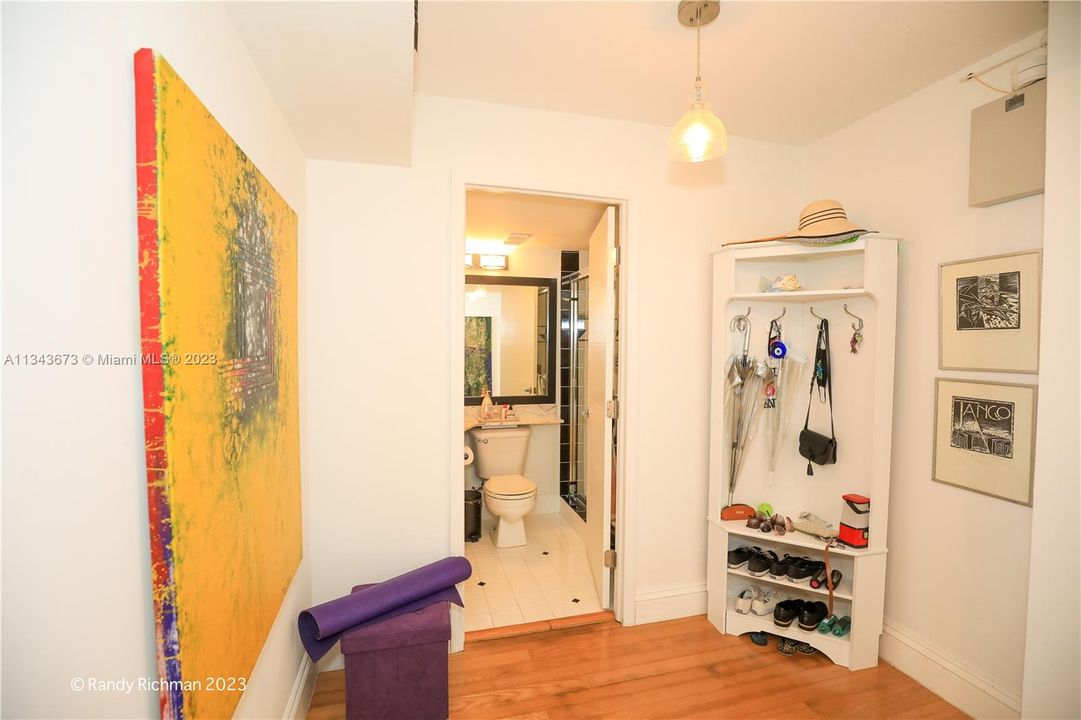 Recently Sold: $525,000 (1 beds, 2 baths, 1096 Square Feet)