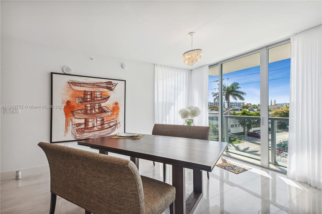 Недавно продано: $850,000 (1 спален, 2 ванн, 985 Квадратных фут)