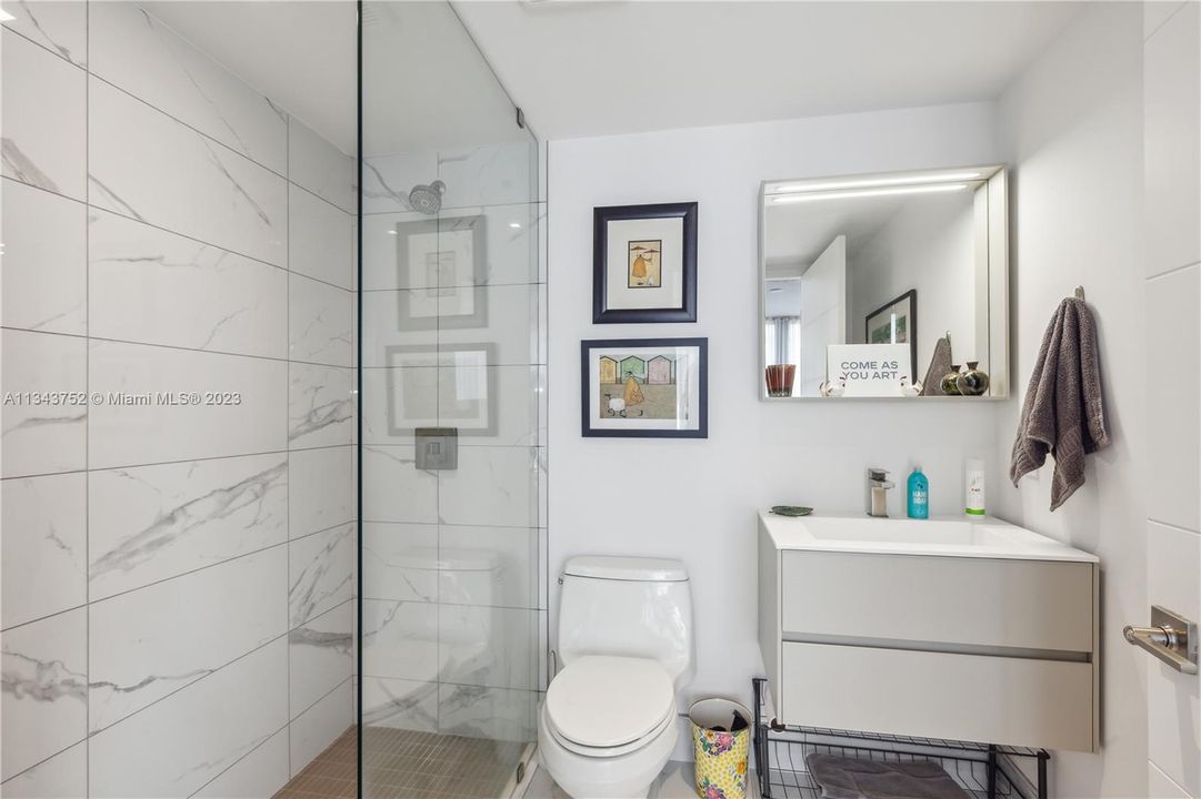 Недавно продано: $850,000 (1 спален, 2 ванн, 985 Квадратных фут)