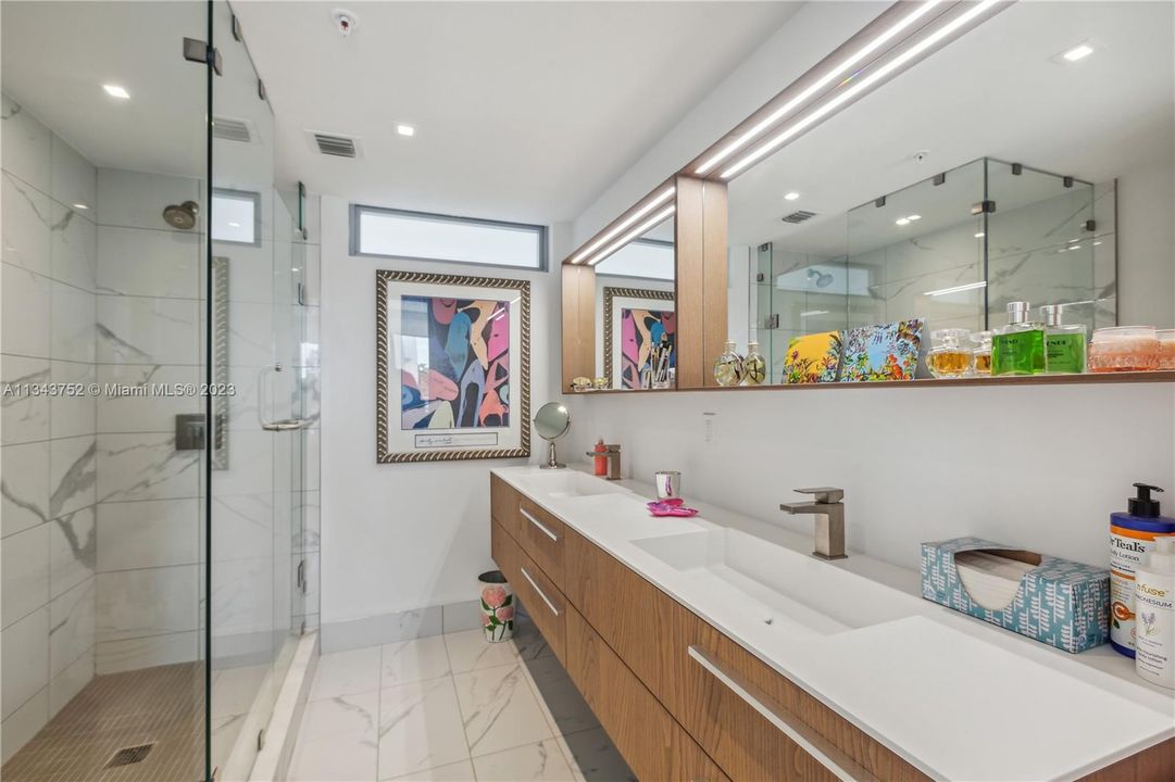 Недавно продано: $850,000 (1 спален, 2 ванн, 985 Квадратных фут)