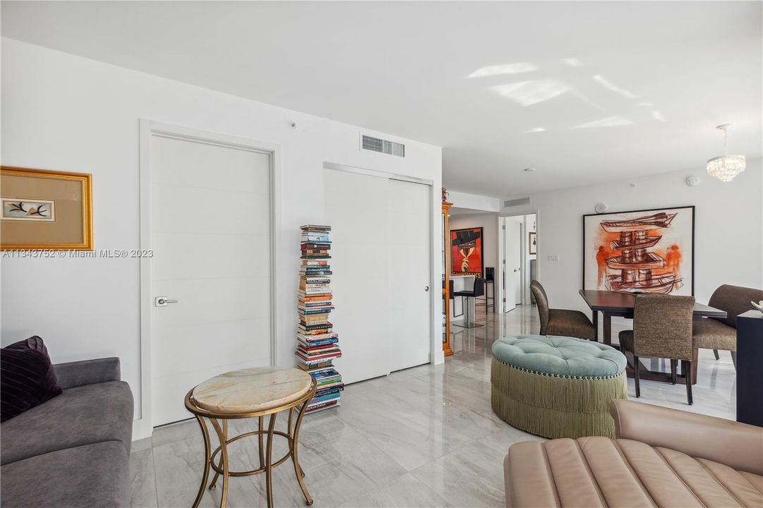 Недавно продано: $850,000 (1 спален, 2 ванн, 985 Квадратных фут)