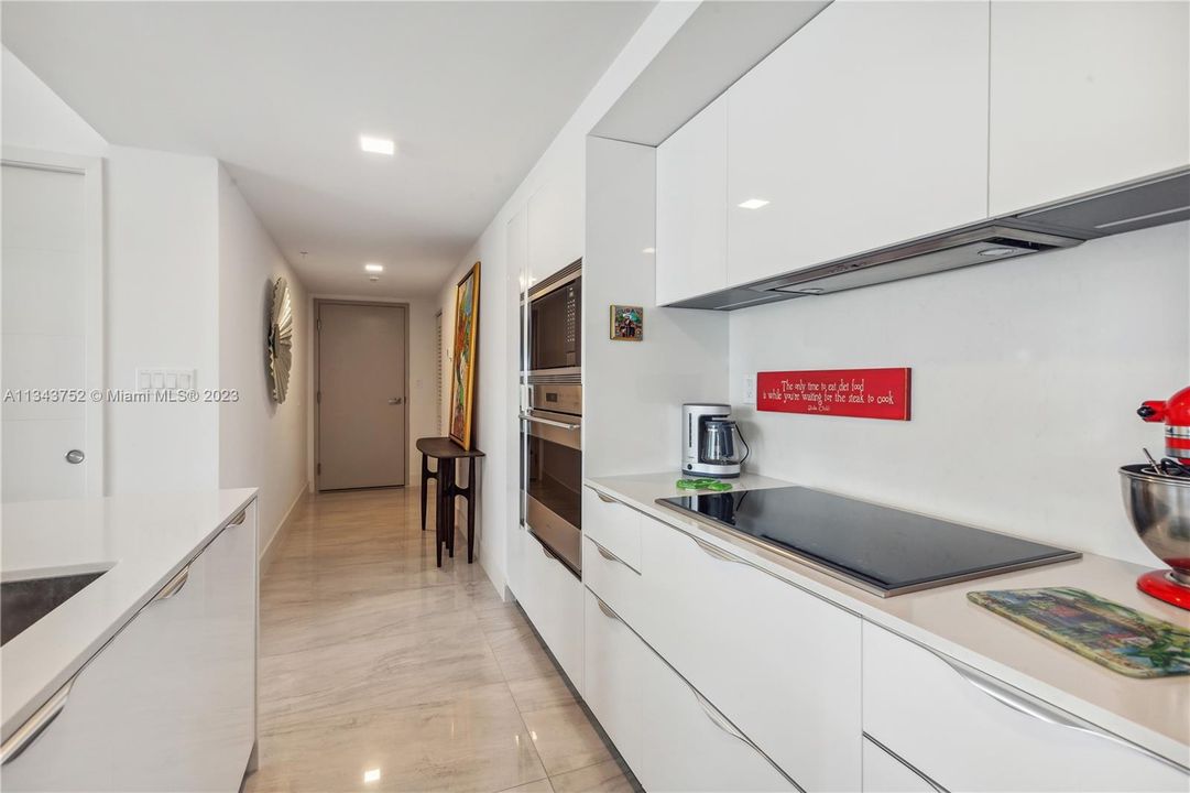 Недавно продано: $850,000 (1 спален, 2 ванн, 985 Квадратных фут)