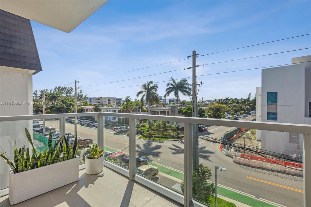 Недавно продано: $850,000 (1 спален, 2 ванн, 985 Квадратных фут)