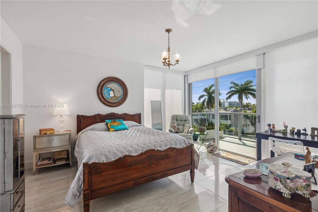 Недавно продано: $850,000 (1 спален, 2 ванн, 985 Квадратных фут)