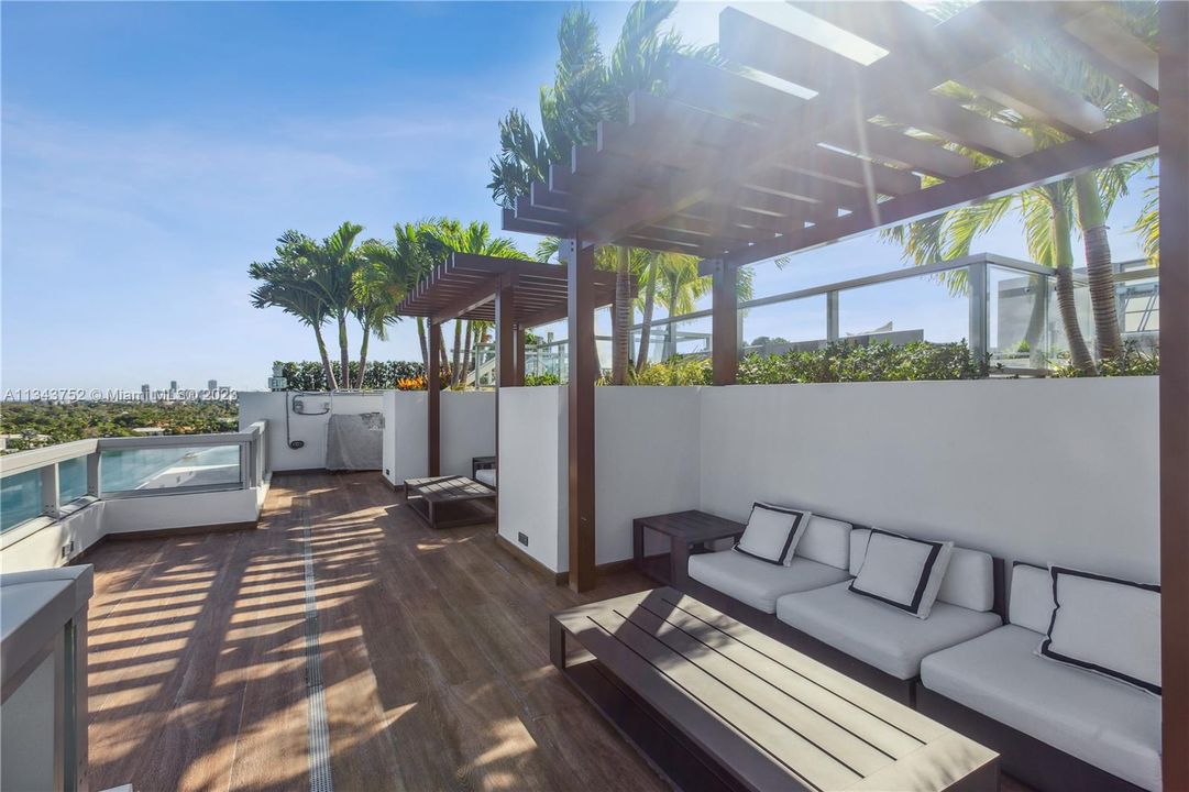 Недавно продано: $850,000 (1 спален, 2 ванн, 985 Квадратных фут)