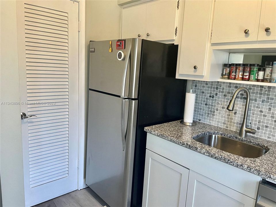 Recently Sold: $129,900 (1 beds, 1 baths, 560 Square Feet)