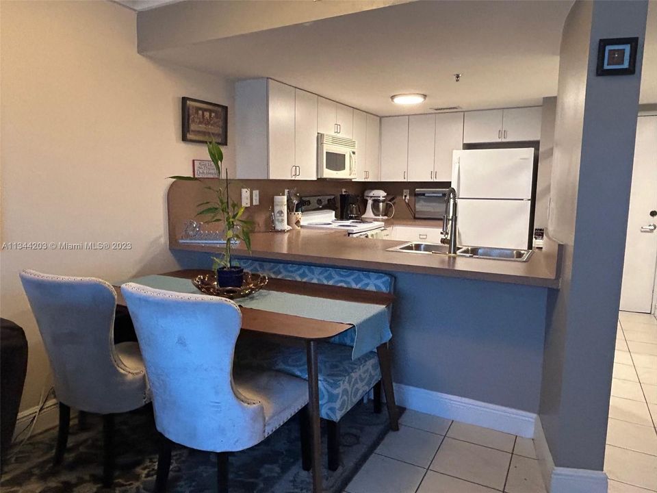 Vendido Recientemente: $200,000 (2 camas, 2 baños, 1050 Pies cuadrados)