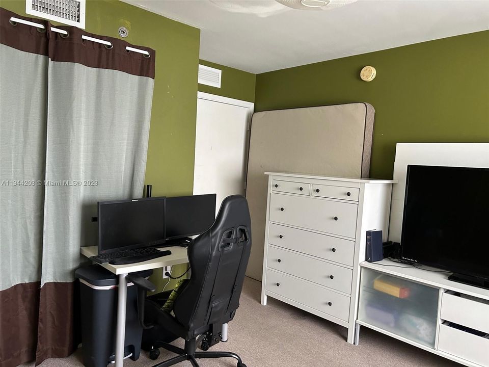 Vendido Recientemente: $200,000 (2 camas, 2 baños, 1050 Pies cuadrados)