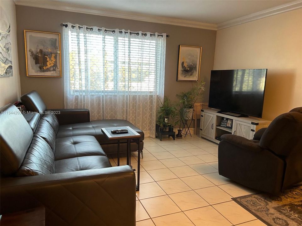 Vendido Recientemente: $200,000 (2 camas, 2 baños, 1050 Pies cuadrados)