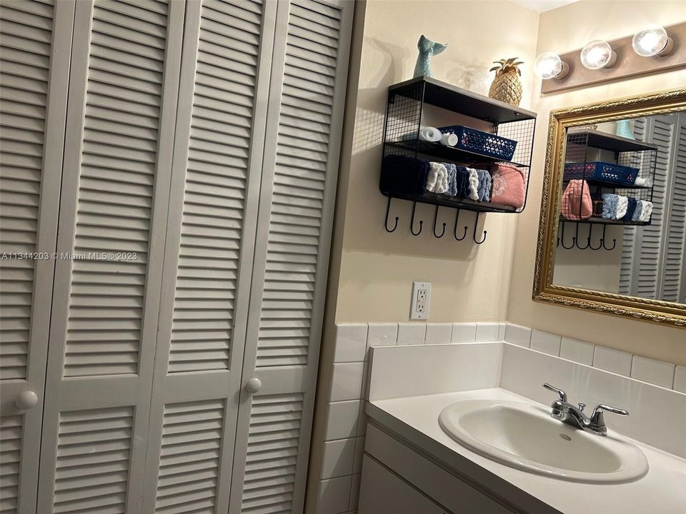 Vendido Recientemente: $200,000 (2 camas, 2 baños, 1050 Pies cuadrados)