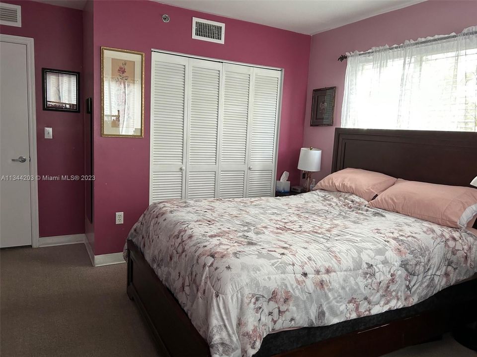 Vendido Recientemente: $200,000 (2 camas, 2 baños, 1050 Pies cuadrados)