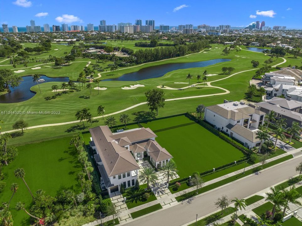 Recently Sold: $9,250,000 (4 beds, 4 baths, 6323 Square Feet)