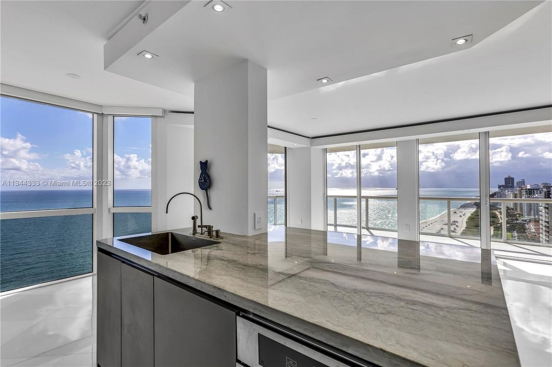Recently Sold: $2,750,000 (3 beds, 2 baths, 1761 Square Feet)