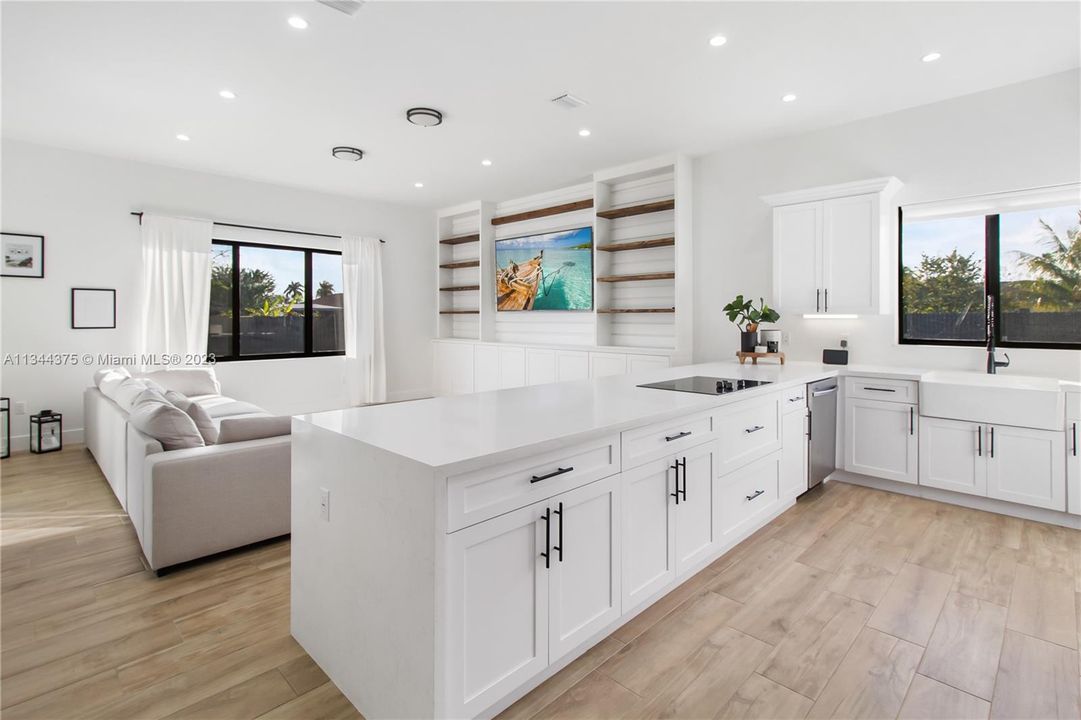 Recently Sold: $840,000 (4 beds, 3 baths, 2502 Square Feet)