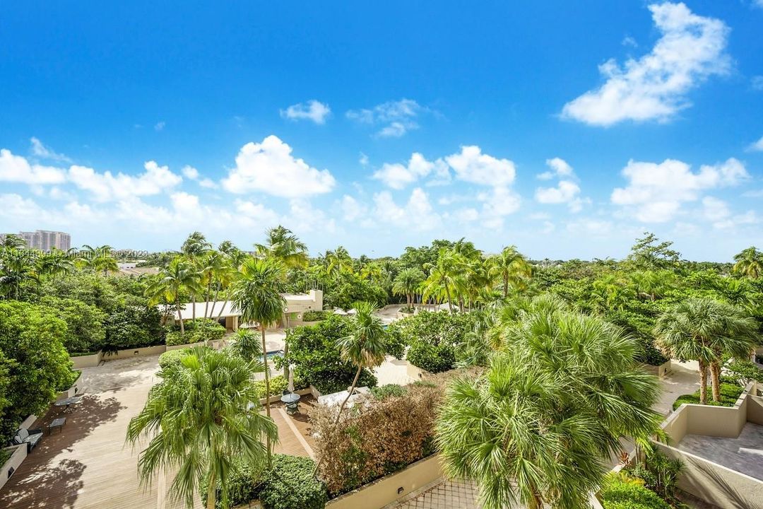 Recently Rented: $7,497 (2 beds, 2 baths, 1547 Square Feet)