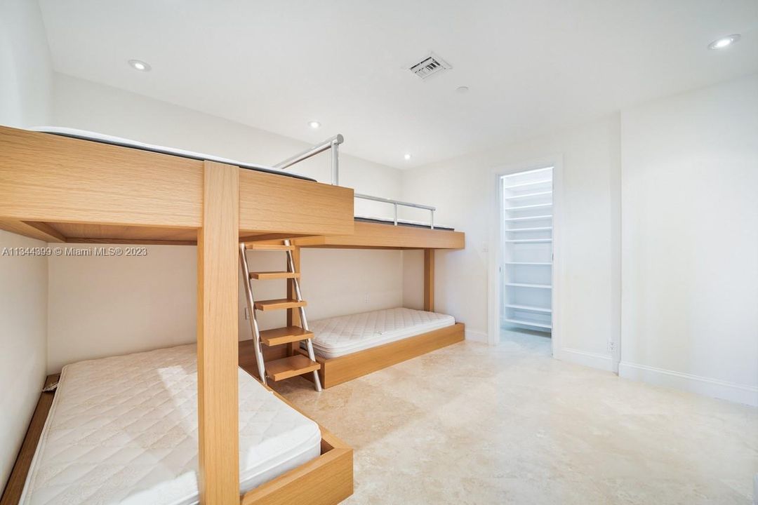 Recently Rented: $7,497 (2 beds, 2 baths, 1547 Square Feet)