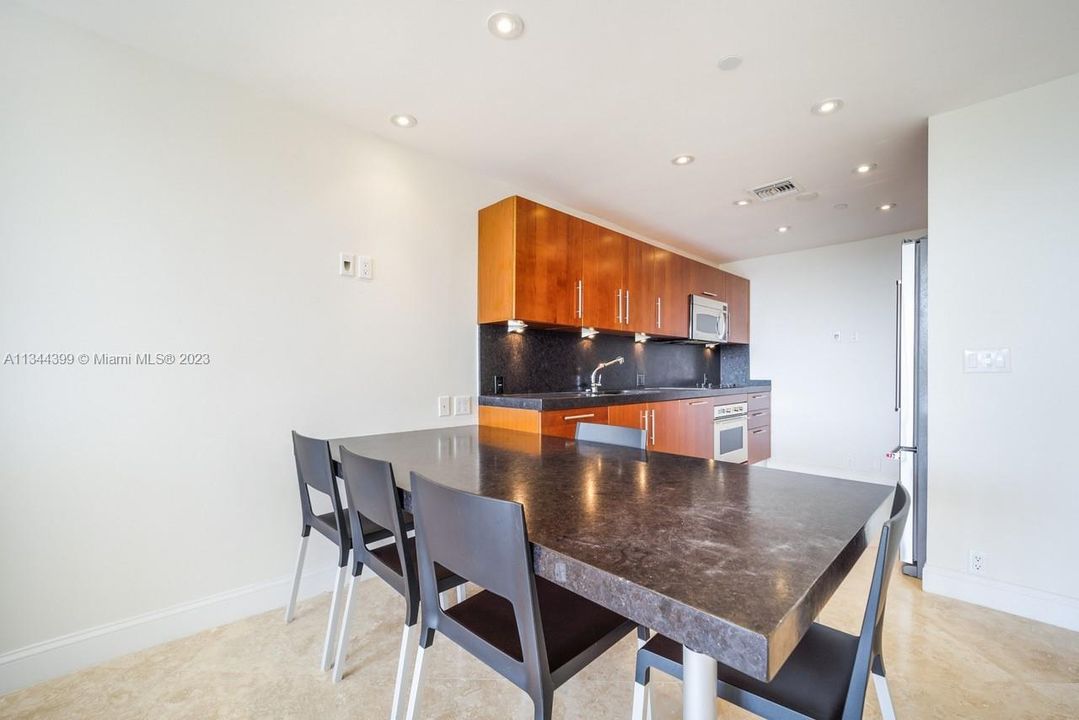 Recently Rented: $7,497 (2 beds, 2 baths, 1547 Square Feet)