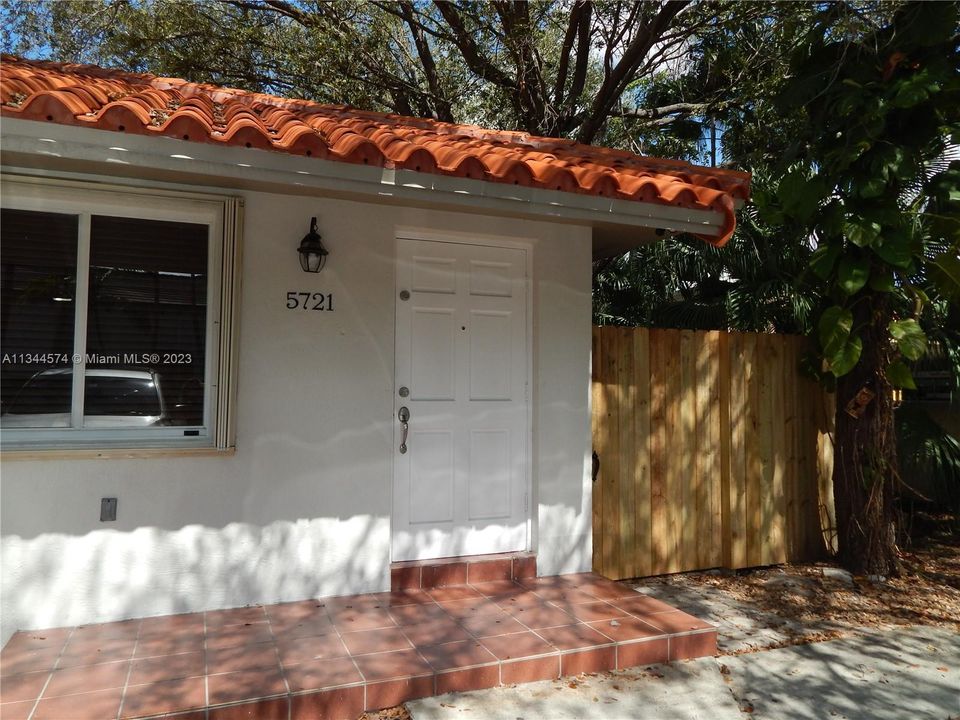 Recently Rented: $3,100 (3 beds, 2 baths, 1200 Square Feet)