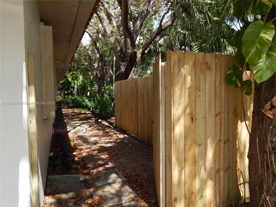 Recently Rented: $3,100 (3 beds, 2 baths, 1200 Square Feet)