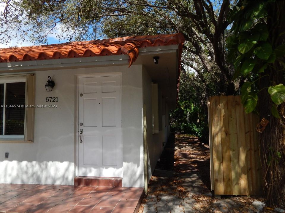 Recently Rented: $3,100 (3 beds, 2 baths, 1200 Square Feet)