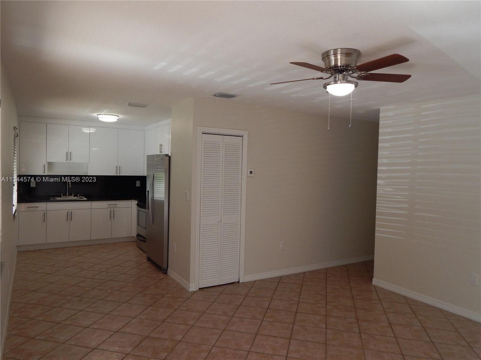 Recently Rented: $3,100 (3 beds, 2 baths, 1200 Square Feet)